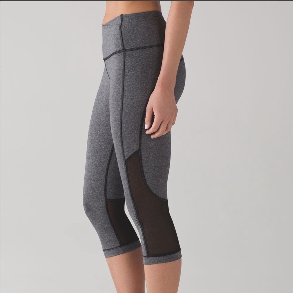 Lululemon Gear Up Crop 17” Leggings
Heathered Black / Black